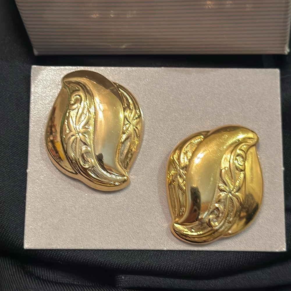 Avon 1987 Renaissance Beauty Swirl Pierced Earrings Surgical Steel posts-1 1/4”